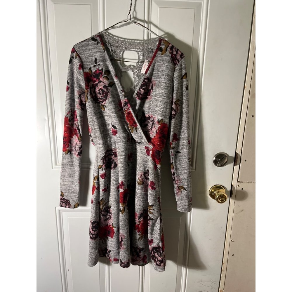 Candie’s long sleeved v-neck grey floral dress size small.
